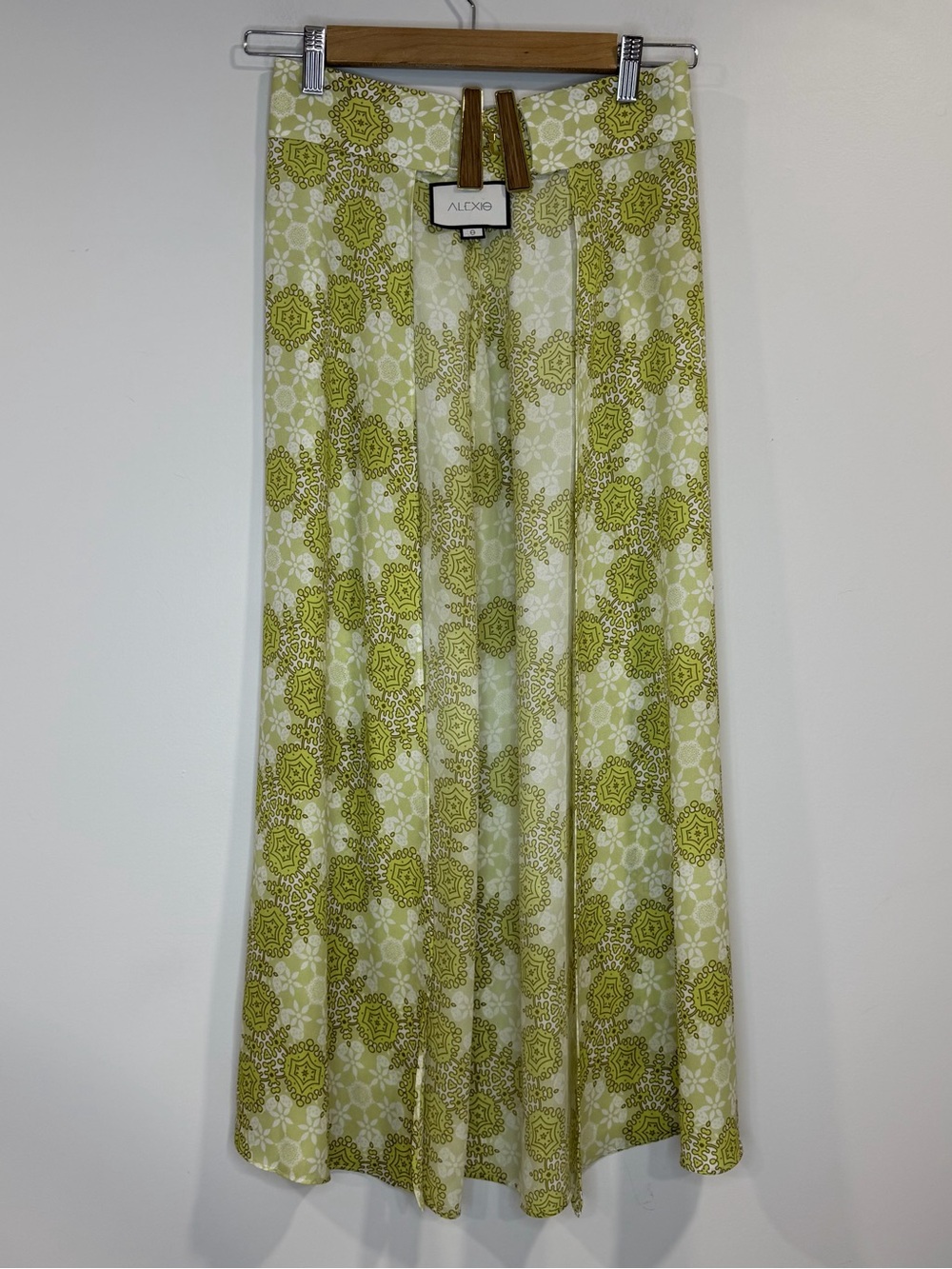 Alexis Women’s Printed Pleated Accents  Front Open Multicolor Skirt Size 0